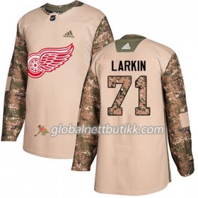 Detroit Red Wings Hockeydrakt Dylan Larkin 71 2017-2018 Camo Veterans Day Practice Adidas Authentic - Herre